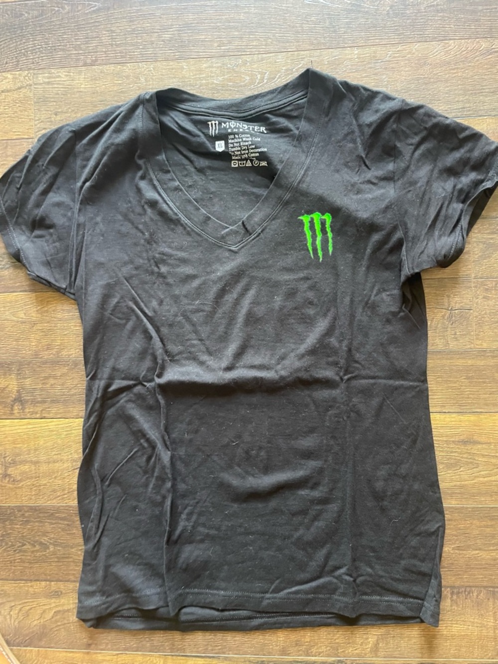 🔥Ts 3/$15 or 5/$20, Monster Energy Black V-Neck Tee with Green Logo Women’s XL